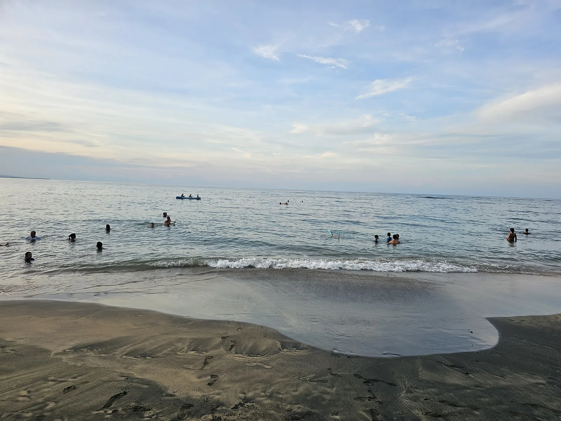 Budget travel, Caribbean coast, social scenes